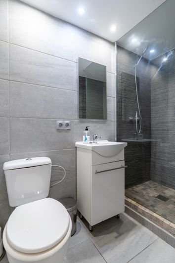 Image No.25-2 Bed Property for sale