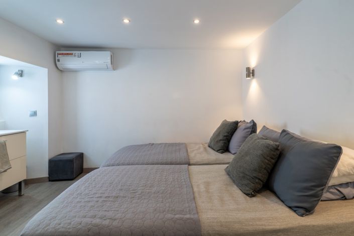 Image No.27-2 Bed Property for sale