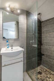 bzpaap117632937371024v0b5a4