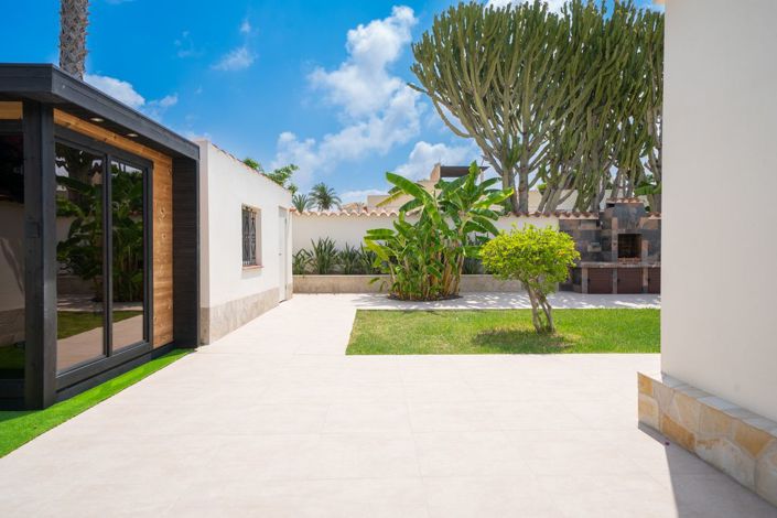 Image No.10-4 Bed Villa for sale