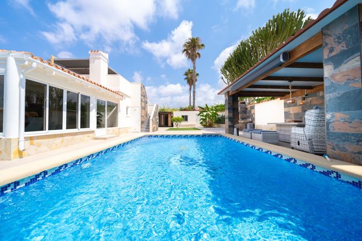 Image No.3-4 Bed Villa for sale