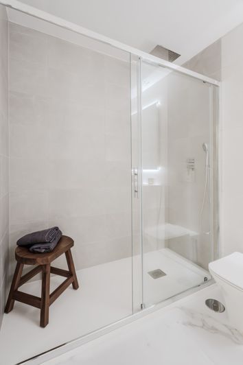 Image No.21-2 Bed Property for sale