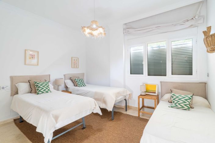 Image No.12-3 Bed Property for sale