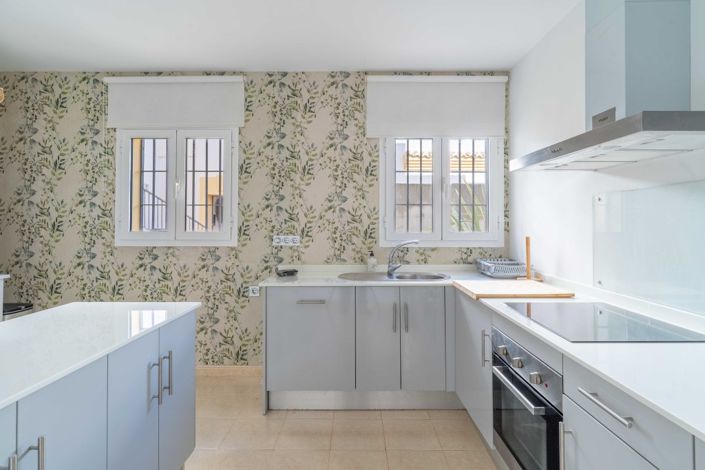 Image No.5-3 Bed Property for sale