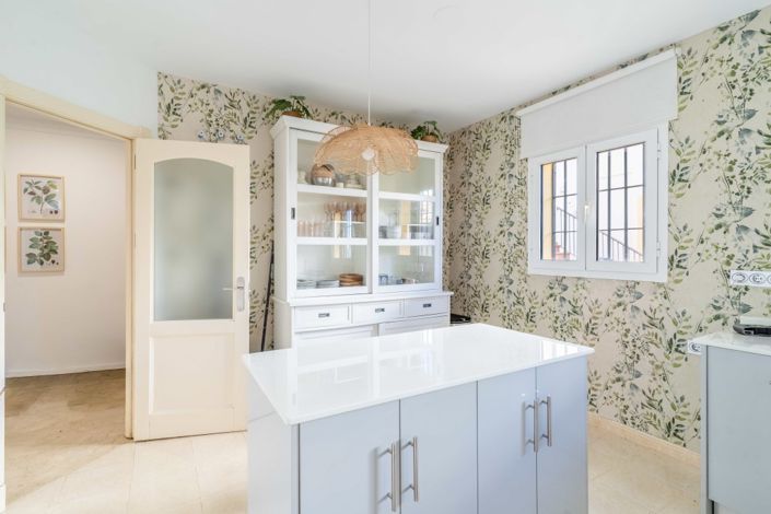 Image No.6-3 Bed Property for sale