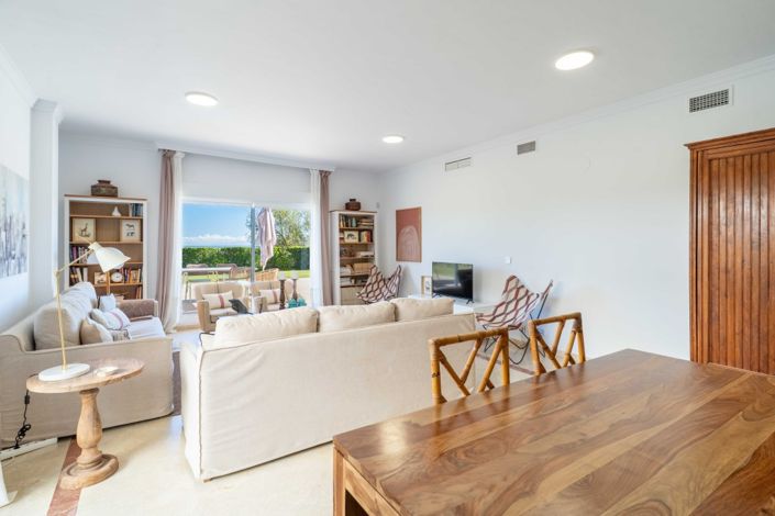 Image No.8-3 Bed Property for sale