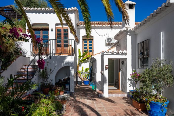 Image No.10-3 Bed Villa for sale