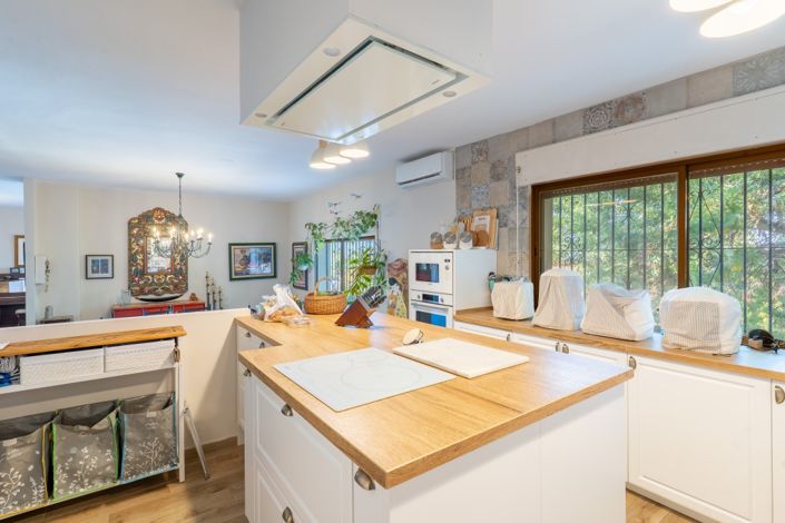 Image No.11-7 Bed Villa for sale