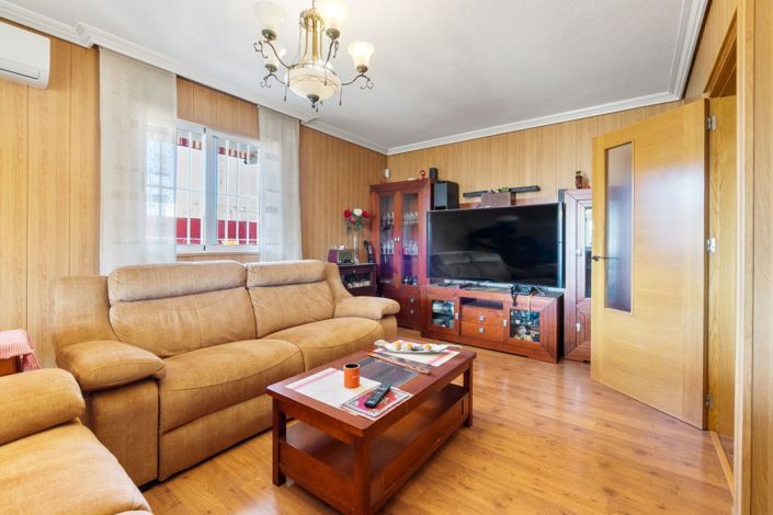 Image No.11-3 Bed Property for sale