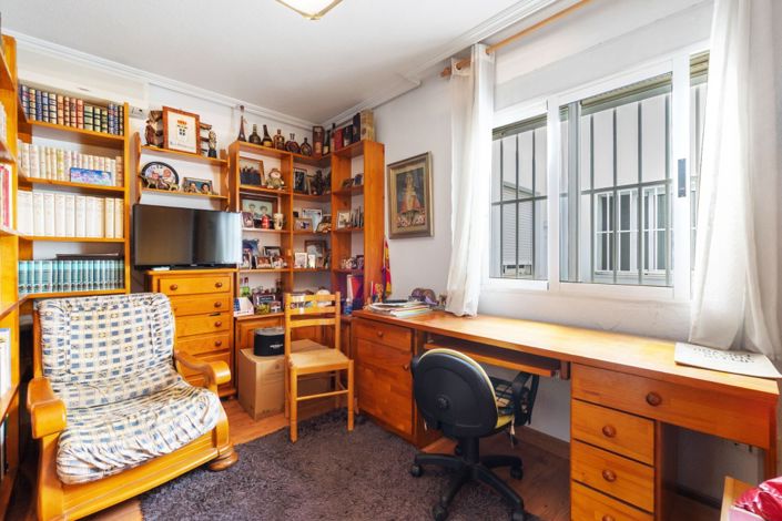 Image No.13-3 Bed Property for sale