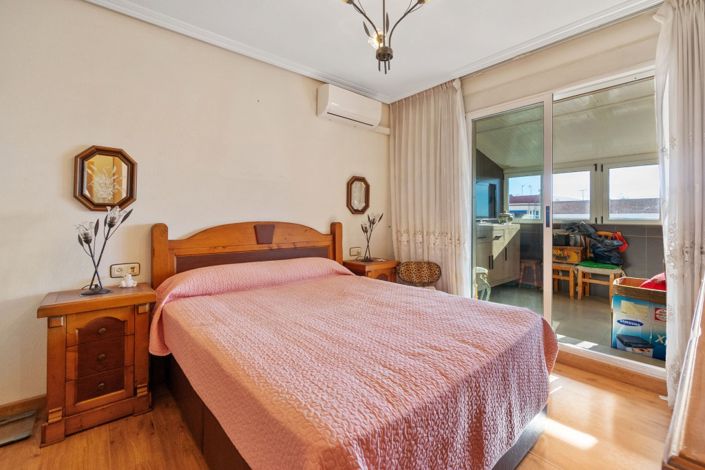 Image No.5-3 Bed Property for sale