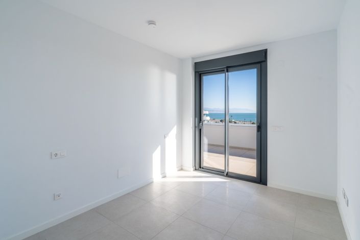 Image No.11-3 Bed Property for sale