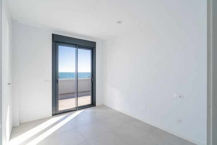 Image No.13-3 Bed Property for sale