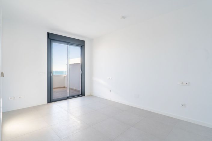 Image No.14-3 Bed Property for sale