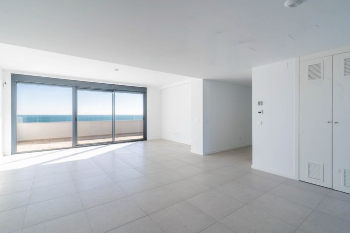 Image No.8-3 Bed Property for sale