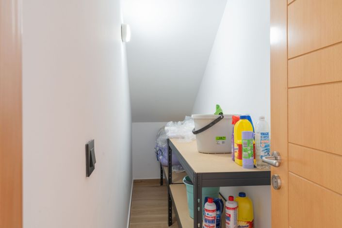 Image No.17-3 Bed Property for sale