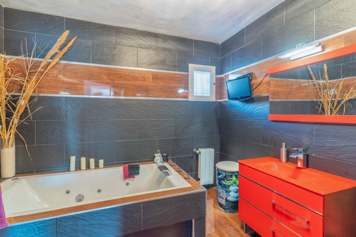 Image No.25-2 Bed Villa for sale