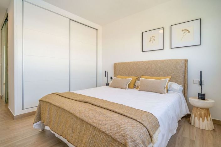 Image No.19-2 Bed Property for sale