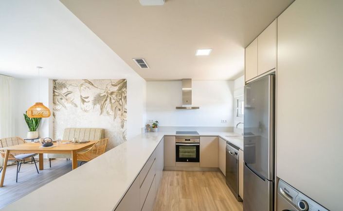 Image No.8-3 Bed Property for sale