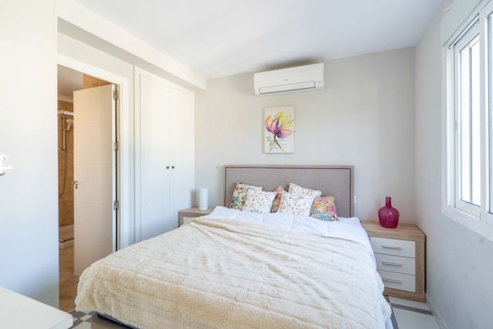 Image No.5-3 Bed Villa for sale