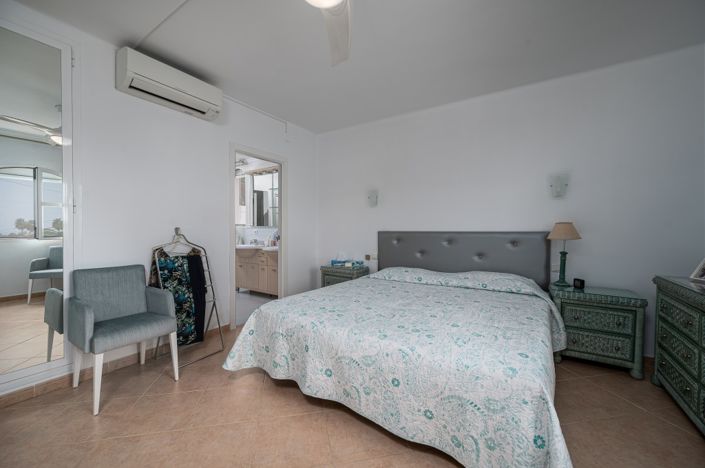 Image No.10-9 Bed Villa for sale