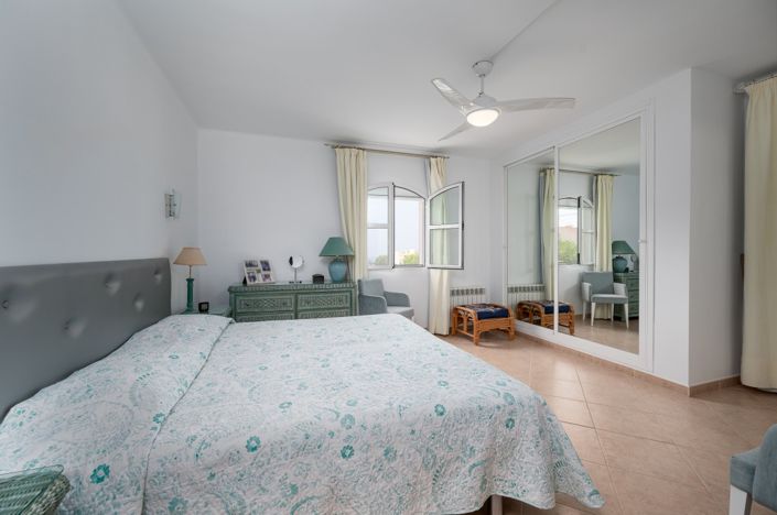 Image No.11-9 Bed Villa for sale