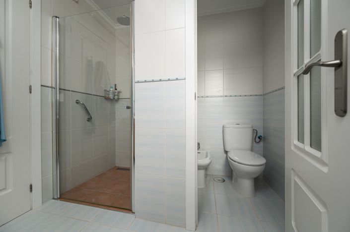 Image No.13-9 Bed Villa for sale