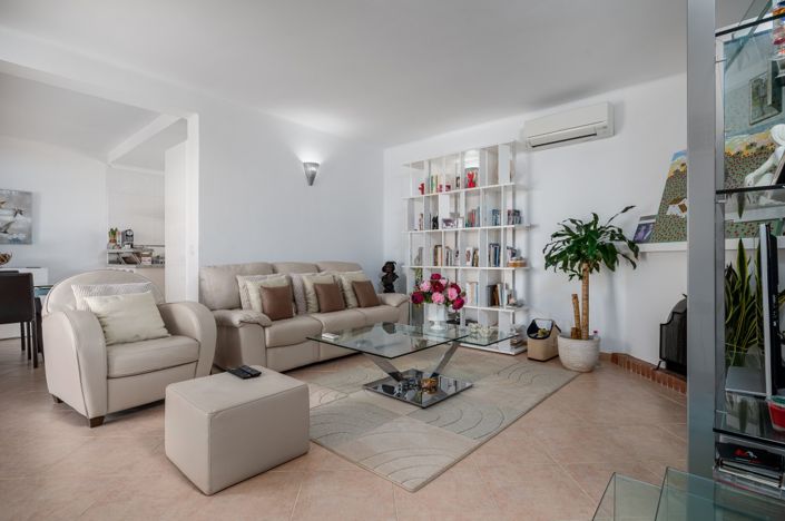 Image No.15-9 Bed Villa for sale