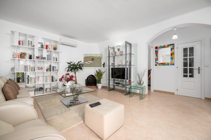 Image No.19-9 Bed Villa for sale