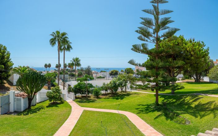 Image No.2-9 Bed Villa for sale