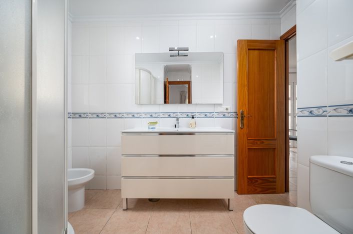 Image No.24-9 Bed Villa for sale