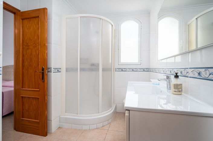 Image No.25-9 Bed Villa for sale