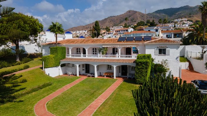 Image No.3-9 Bed Villa for sale