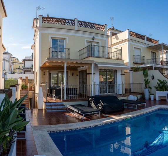 Image No.1-4 Bed Semi-Detached for sale