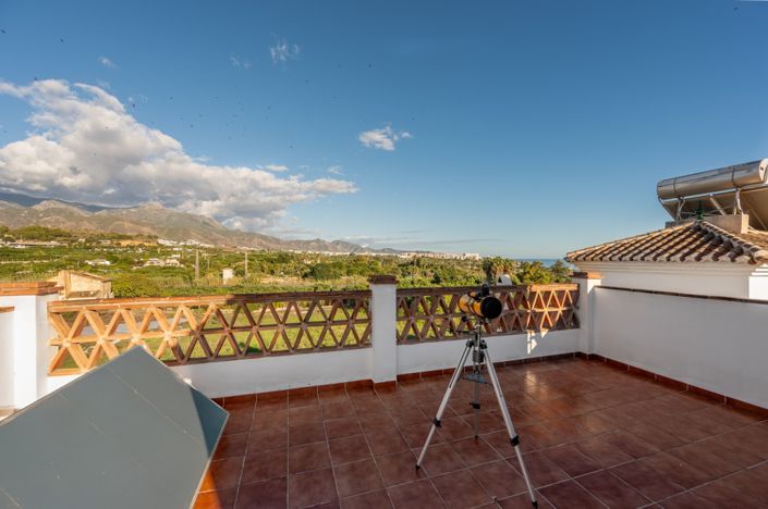 Image No.16-4 Bed Semi-Detached for sale