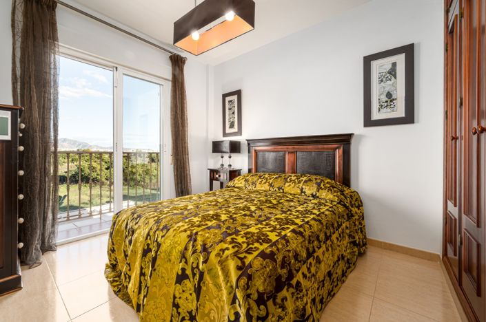 Image No.17-4 Bed Semi-Detached for sale