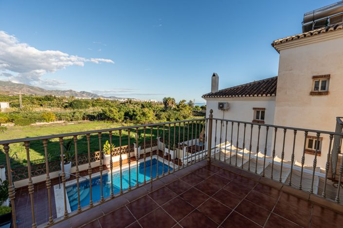 Image No.20-4 Bed Semi-Detached for sale