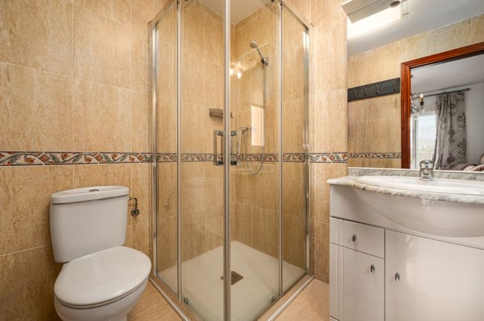 Image No.21-4 Bed Semi-Detached for sale