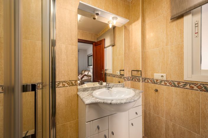 Image No.22-4 Bed Semi-Detached for sale