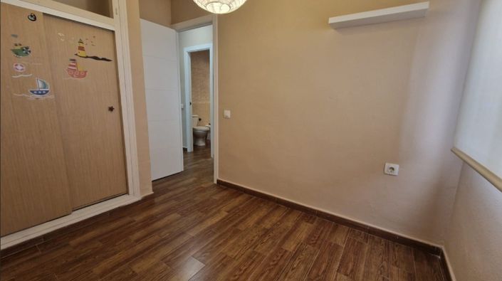 Image No.15-3 Bed Property for sale