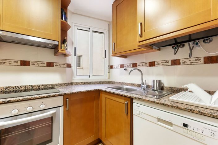 Image No.10-2 Bed Property for sale