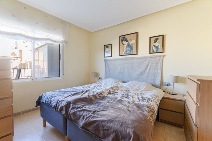 Image No.9-2 Bed Property for sale