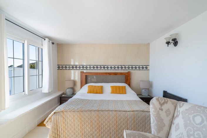 Image No.37-3 Bed Semi-Detached for sale