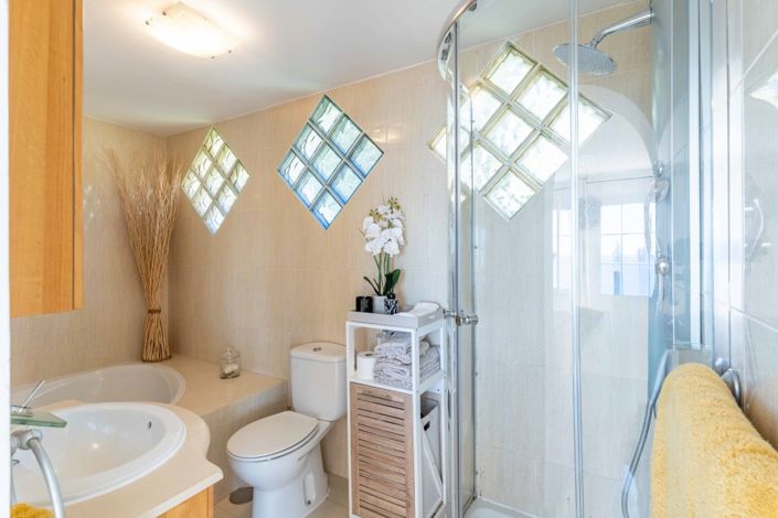 Image No.39-3 Bed Semi-Detached for sale