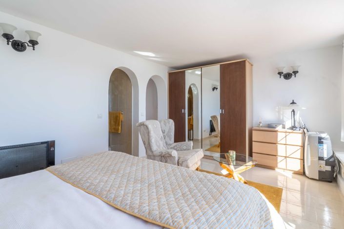 Image No.40-3 Bed Semi-Detached for sale