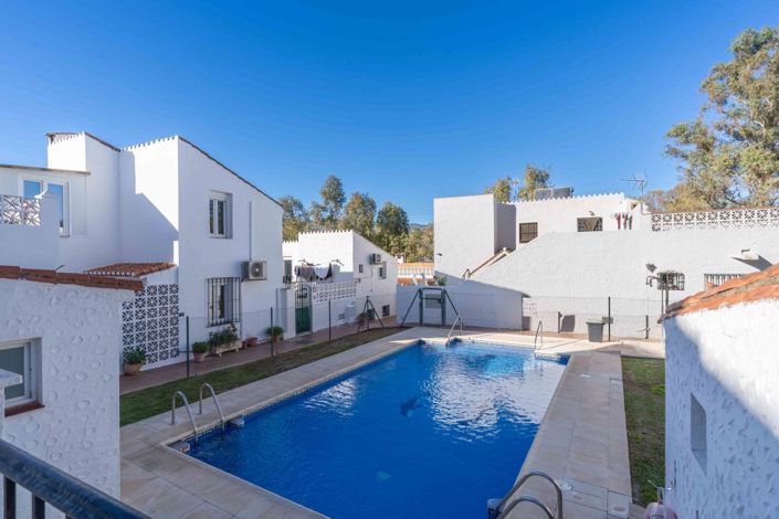 Image No.2-Jumelé de 3 chambres à vendre à Estepona