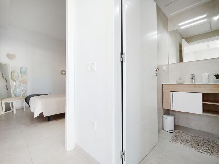 Image No.14-3 Bed Semi-Detached for sale