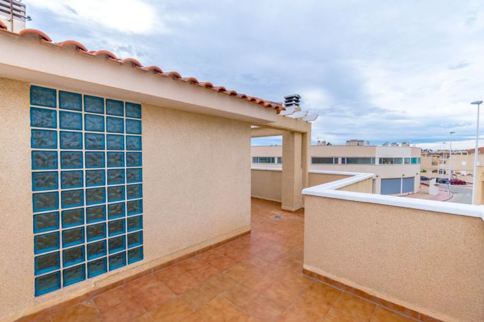 Image No.18-2 Bed Townhouse for sale