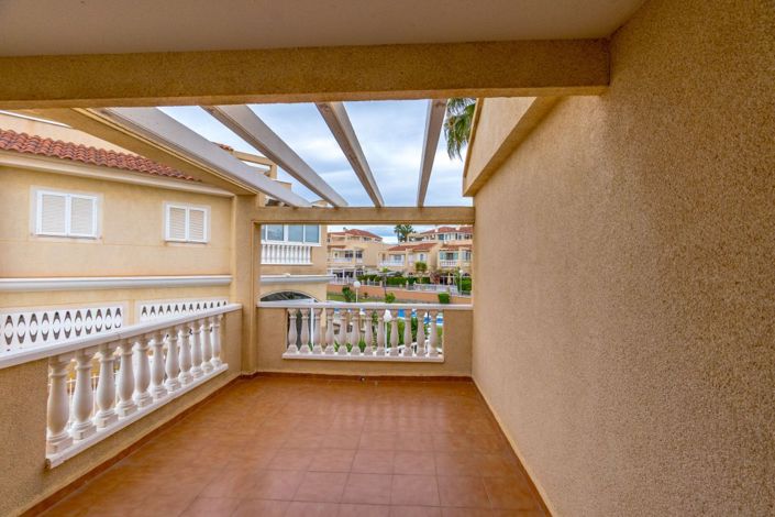 Image No.21-2 Bed Townhouse for sale