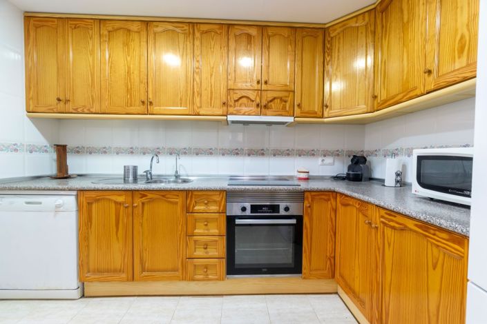 Image No.8-2 Bed Townhouse for sale